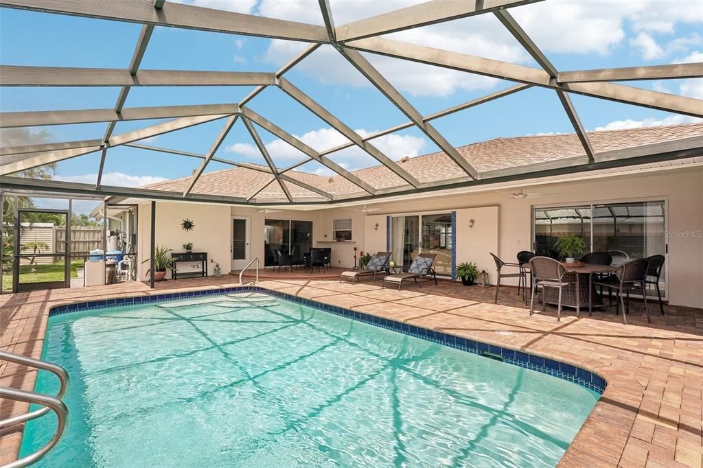 En Venta: $645,000 (2 camas, 2 baños, 2258 Pies cuadrados)