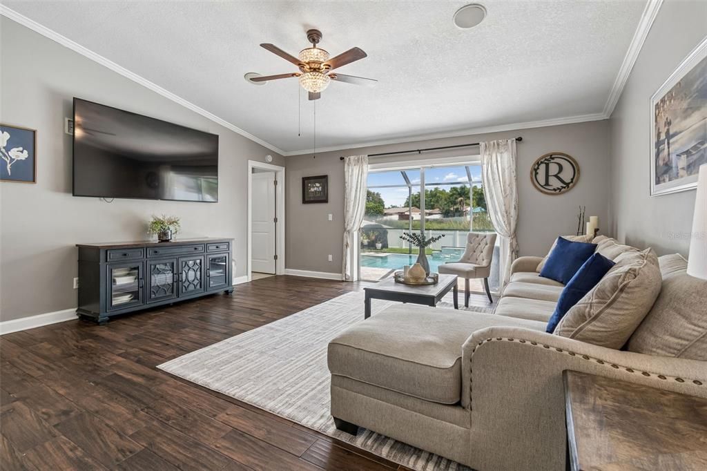 For Sale: $489,000 (3 beds, 2 baths, 1328 Square Feet)