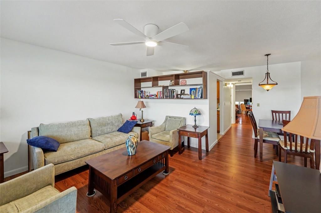 For Sale: $99,900 (1 beds, 1 baths, 659 Square Feet)