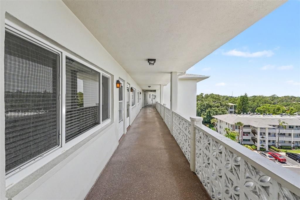 For Sale: $99,900 (1 beds, 1 baths, 659 Square Feet)