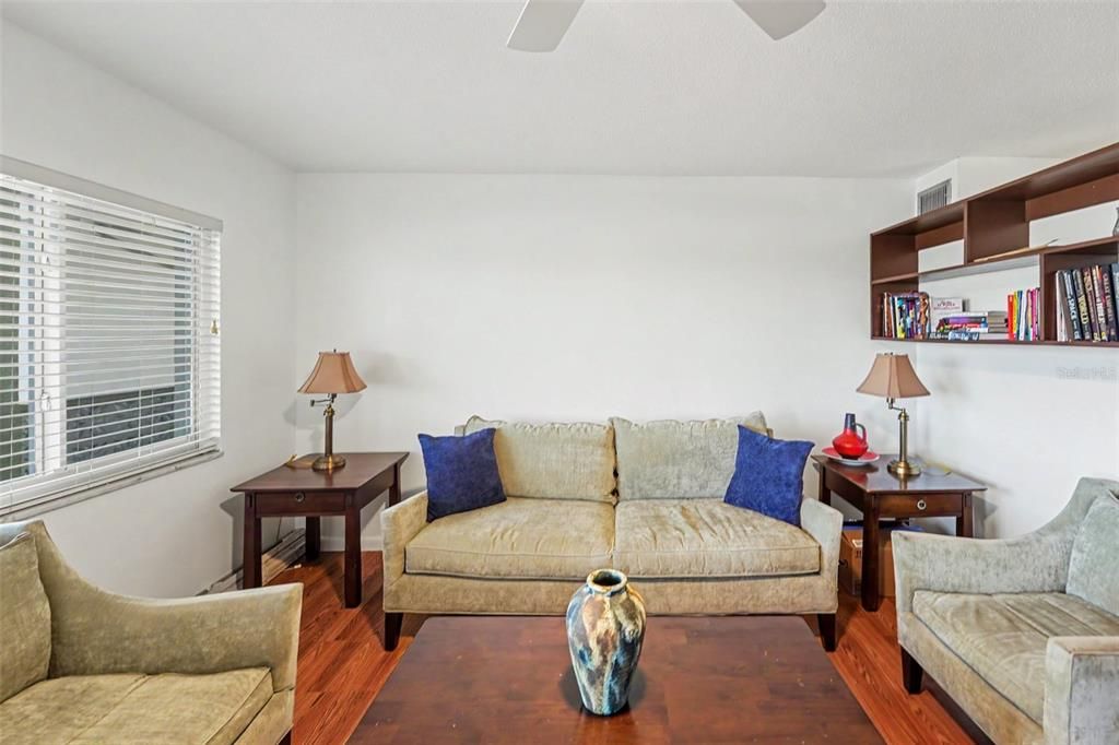 For Sale: $99,900 (1 beds, 1 baths, 659 Square Feet)