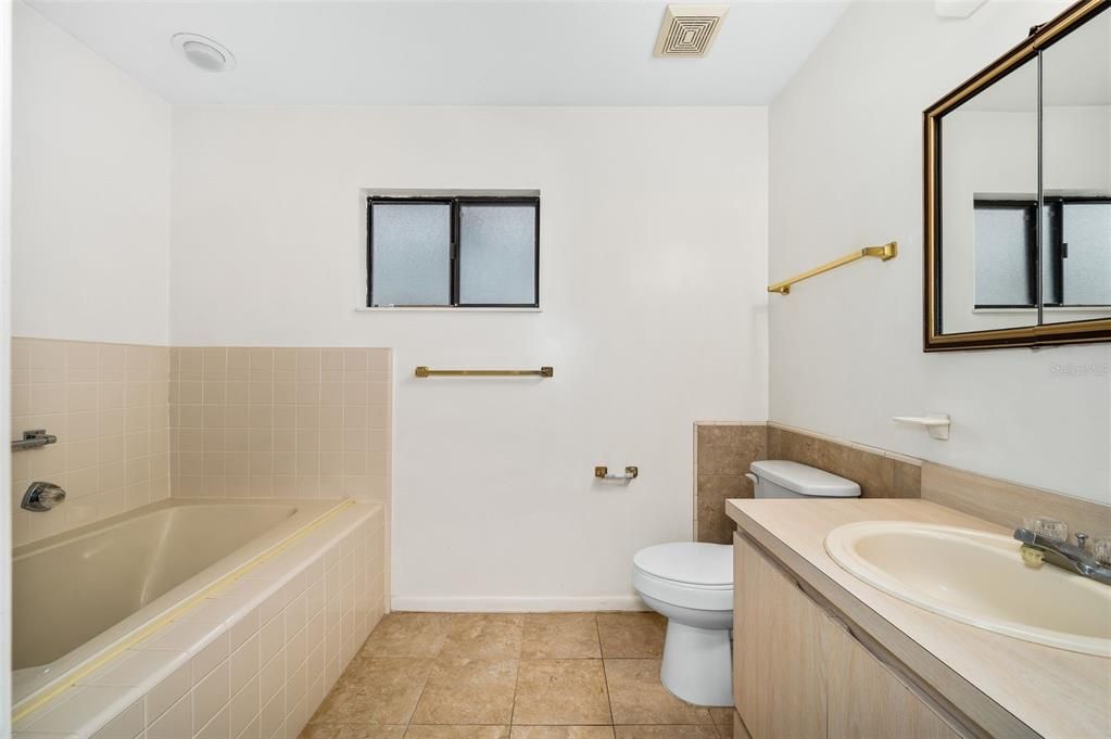 For Sale: $215,000 (2 beds, 2 baths, 1152 Square Feet)