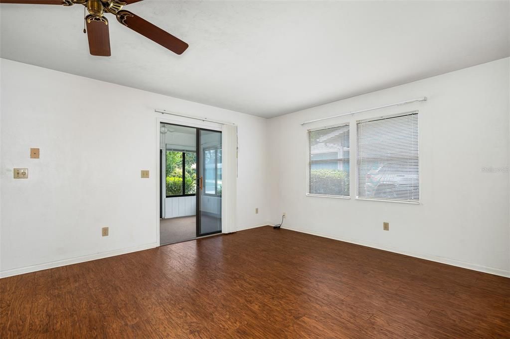 For Sale: $215,000 (2 beds, 2 baths, 1152 Square Feet)