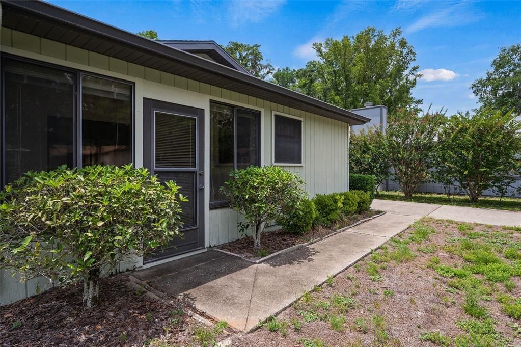 For Sale: $215,000 (2 beds, 2 baths, 1152 Square Feet)