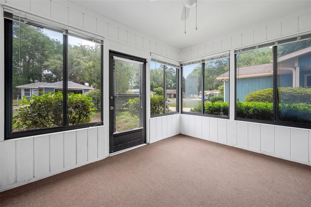 For Sale: $215,000 (2 beds, 2 baths, 1152 Square Feet)