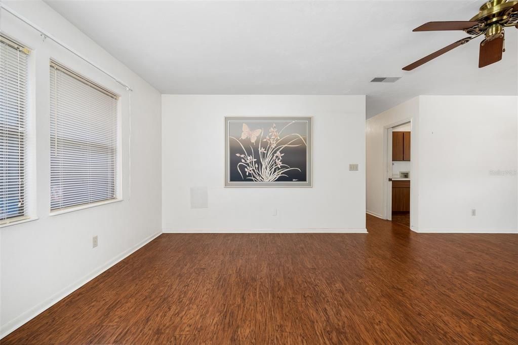 For Sale: $215,000 (2 beds, 2 baths, 1152 Square Feet)