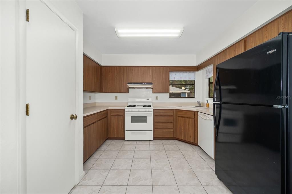 For Sale: $215,000 (2 beds, 2 baths, 1152 Square Feet)