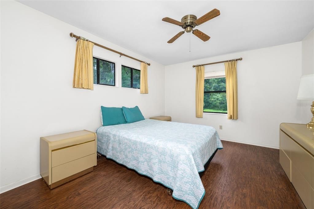 For Sale: $215,000 (2 beds, 2 baths, 1152 Square Feet)