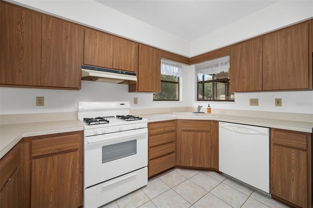For Sale: $215,000 (2 beds, 2 baths, 1152 Square Feet)