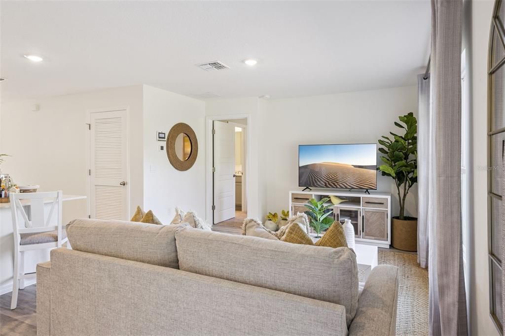 For Sale: $288,990 (4 beds, 2 baths, 1498 Square Feet)