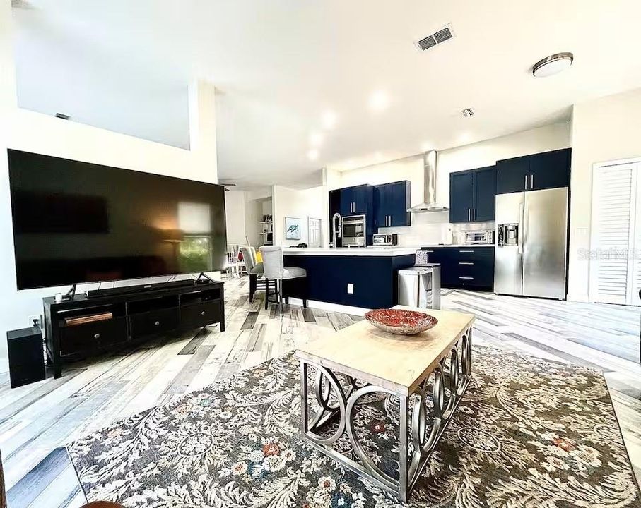 For Rent: $3,800 (3 beds, 2 baths, 1985 Square Feet)