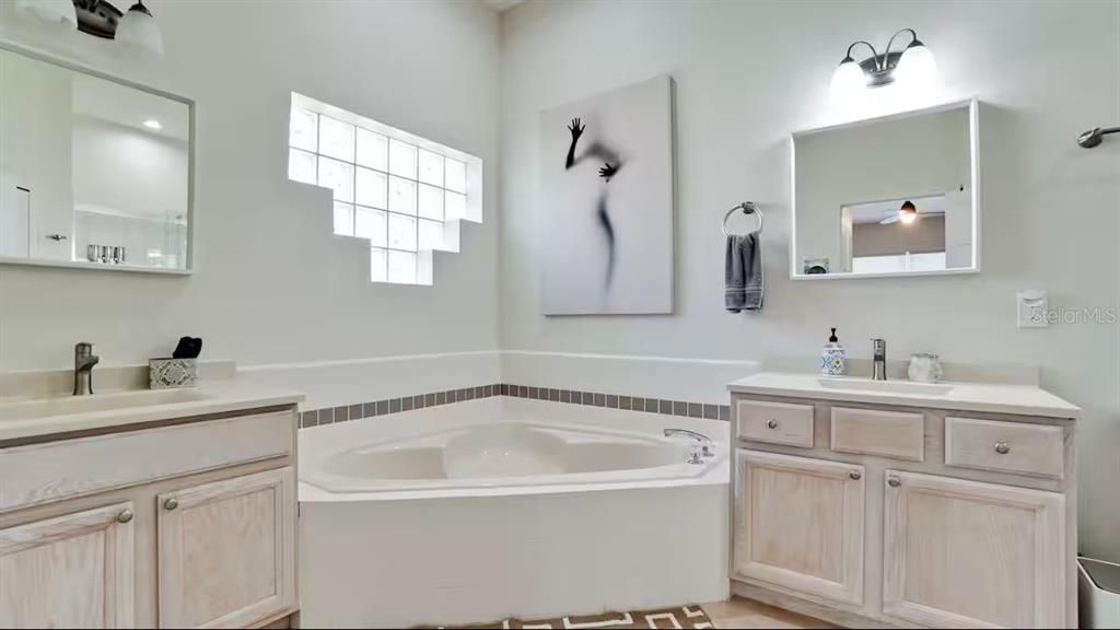 For Rent: $3,800 (3 beds, 2 baths, 1985 Square Feet)