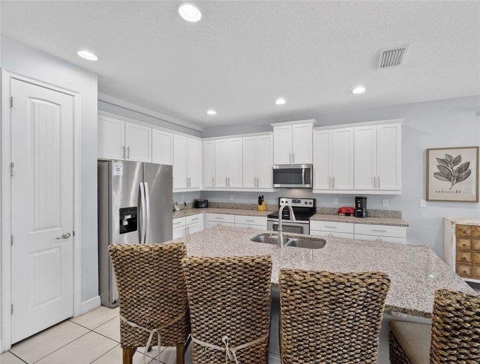 For Sale: $825,000 (8 beds, 6 baths, 3612 Square Feet)