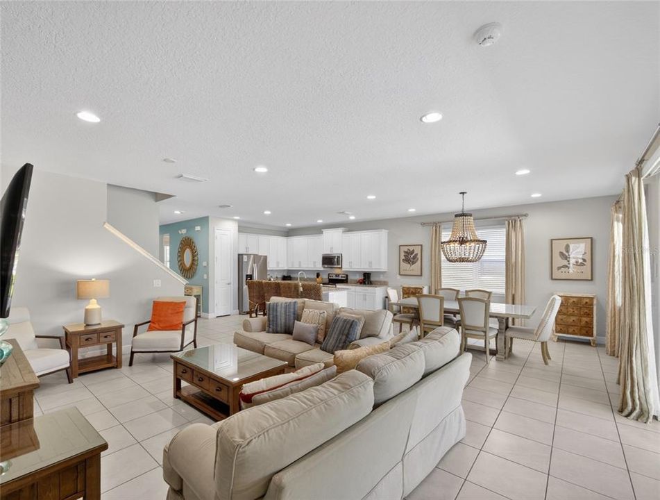 For Sale: $825,000 (8 beds, 6 baths, 3612 Square Feet)