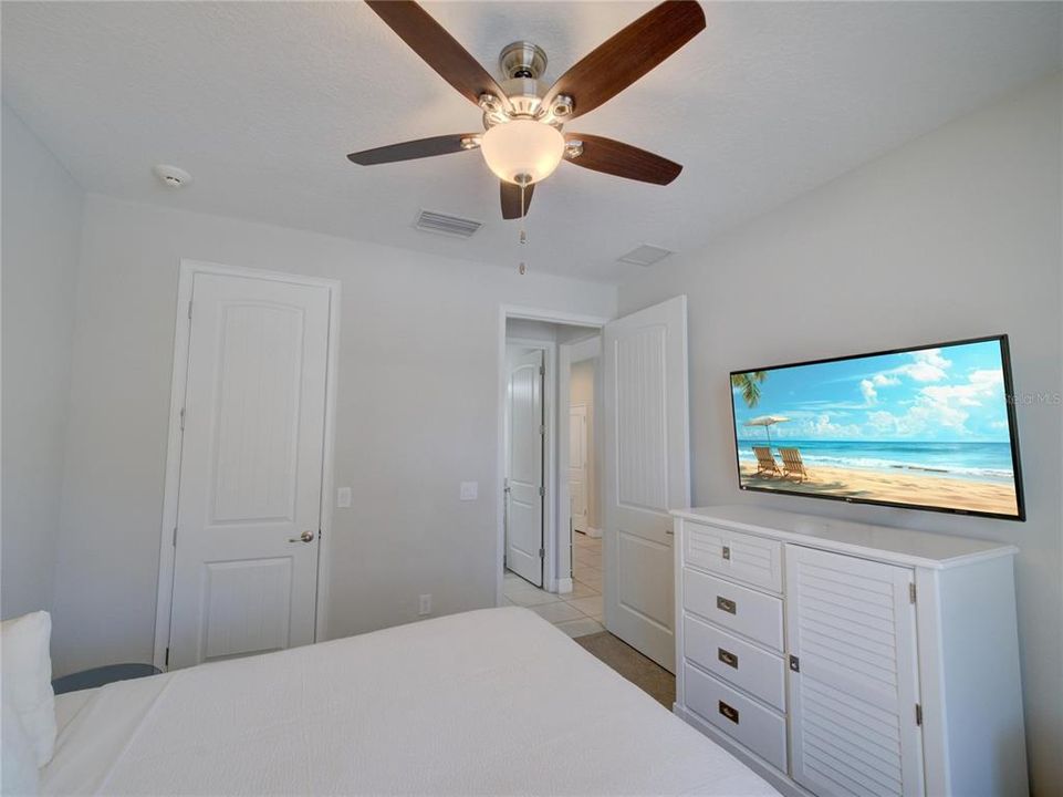 For Sale: $825,000 (8 beds, 6 baths, 3612 Square Feet)