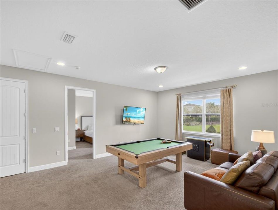 For Sale: $825,000 (8 beds, 6 baths, 3612 Square Feet)
