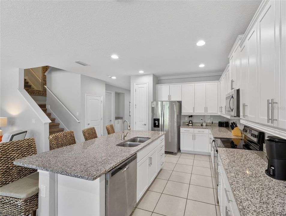 For Sale: $825,000 (8 beds, 6 baths, 3612 Square Feet)