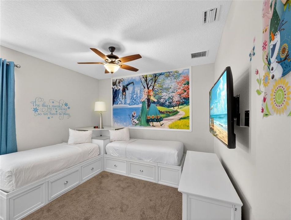 For Sale: $825,000 (8 beds, 6 baths, 3612 Square Feet)