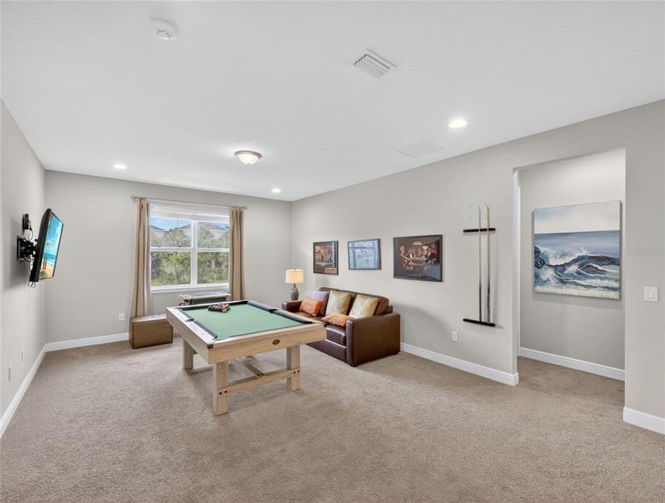 For Sale: $825,000 (8 beds, 6 baths, 3612 Square Feet)