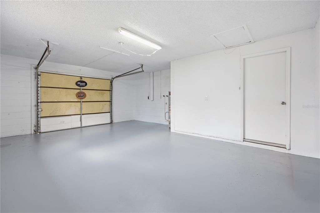 Active With Contract: $199,900 (3 beds, 2 baths, 1182 Square Feet)