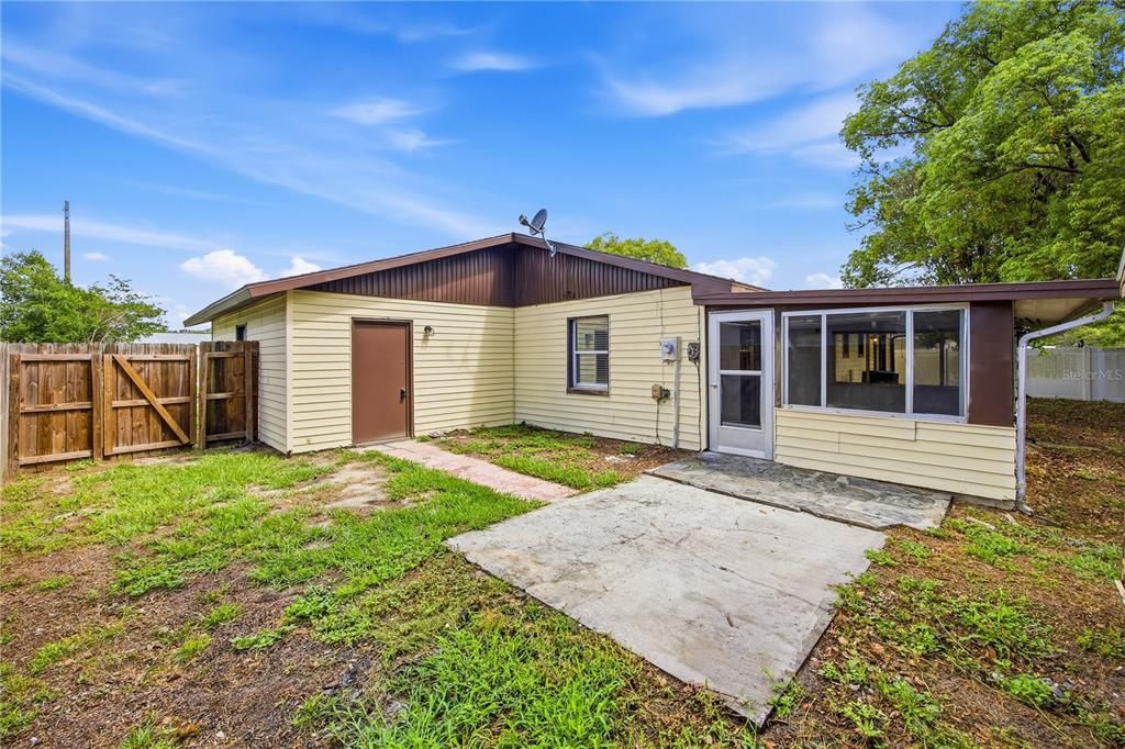 Active With Contract: $199,900 (3 beds, 2 baths, 1182 Square Feet)