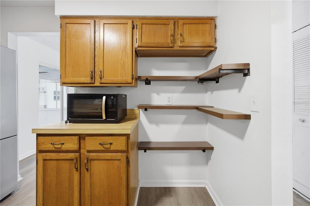 Active With Contract: $199,900 (3 beds, 2 baths, 1182 Square Feet)