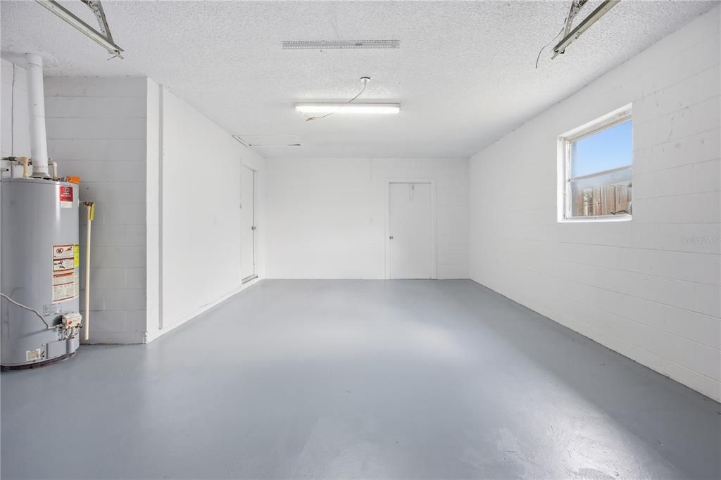 Active With Contract: $199,900 (3 beds, 2 baths, 1182 Square Feet)