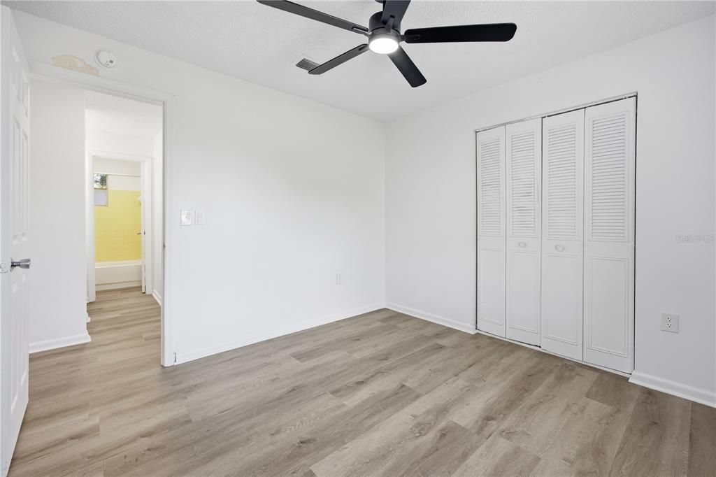 Active With Contract: $199,900 (3 beds, 2 baths, 1182 Square Feet)