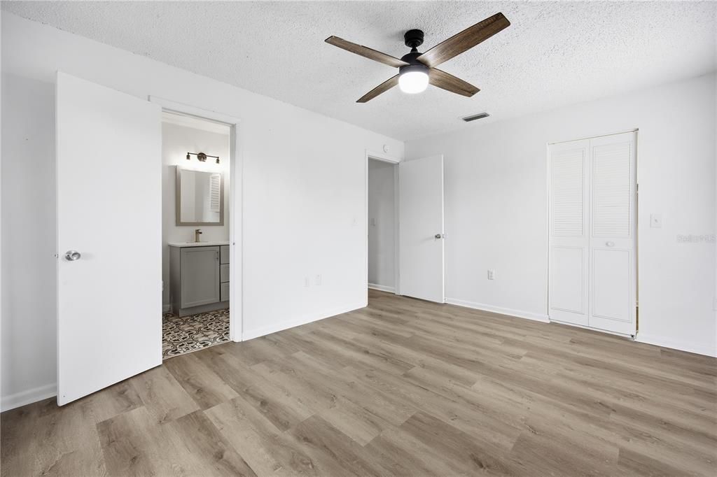 Active With Contract: $199,900 (3 beds, 2 baths, 1182 Square Feet)