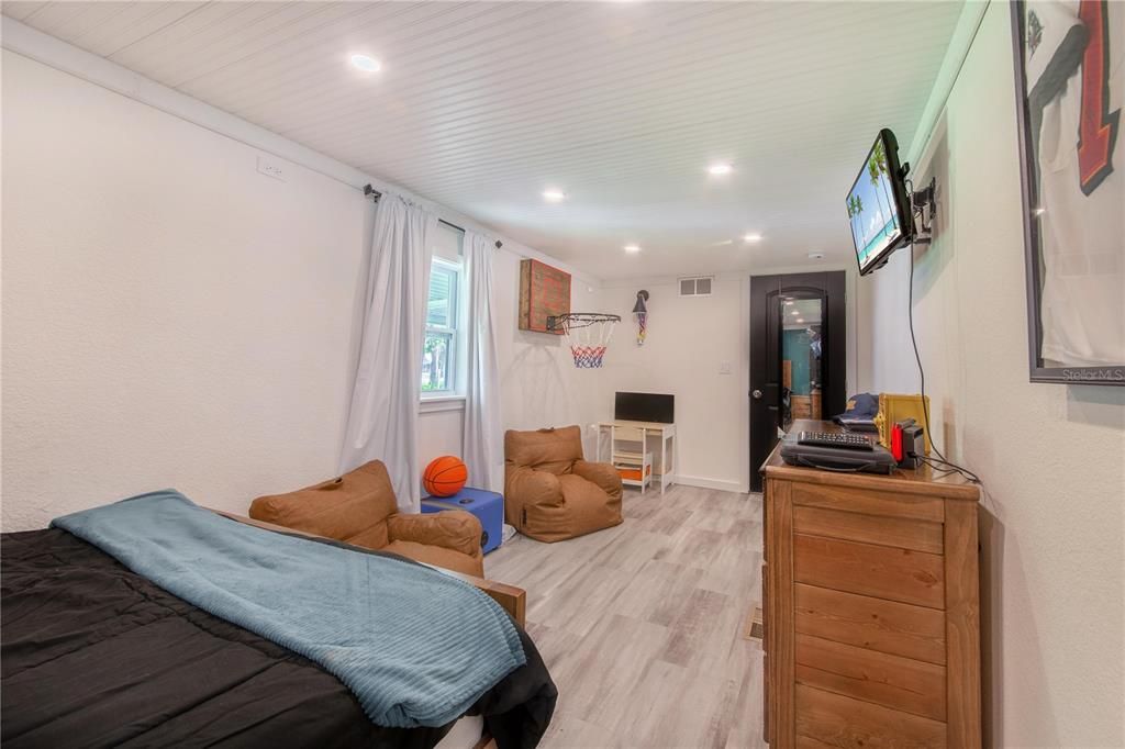For Sale: $490,000 (4 beds, 2 baths, 2393 Square Feet)