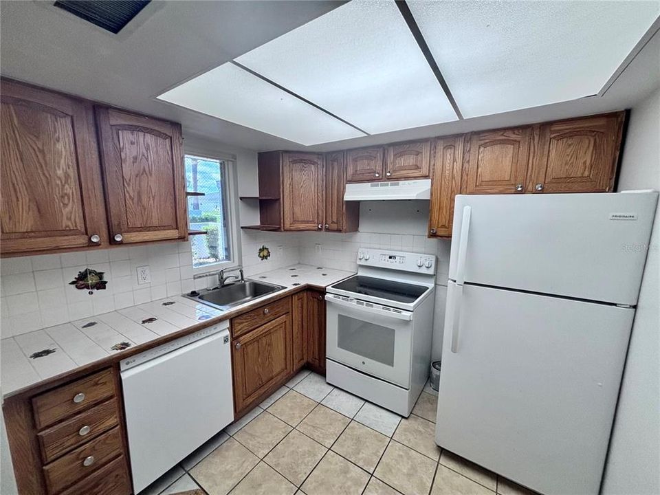 В аренду: $1,250 (2 спален, 2 ванн, 837 Квадратных фут)