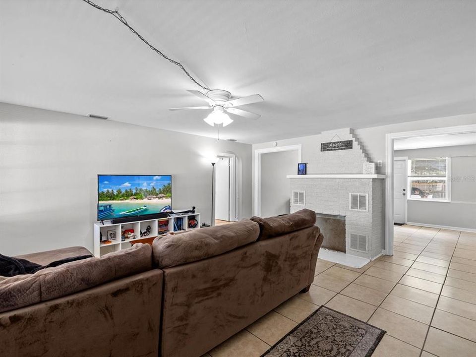 For Sale: $349,900 (3 beds, 2 baths, 1412 Square Feet)