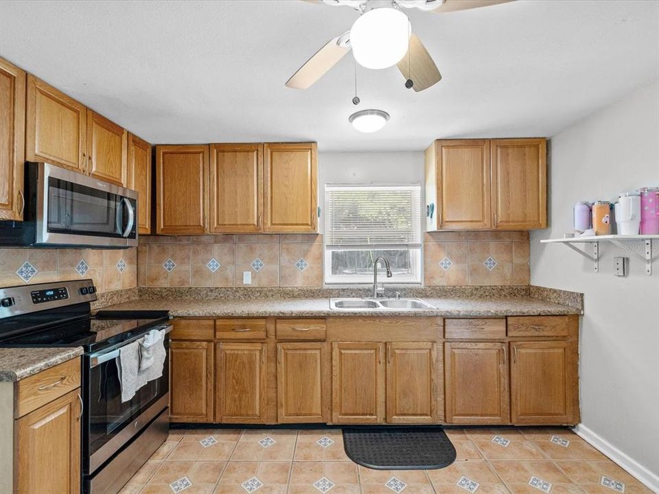 For Sale: $349,900 (3 beds, 2 baths, 1412 Square Feet)