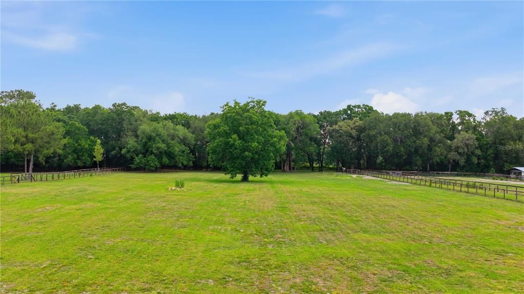 На продажу: $575,000 (8.23 acres)