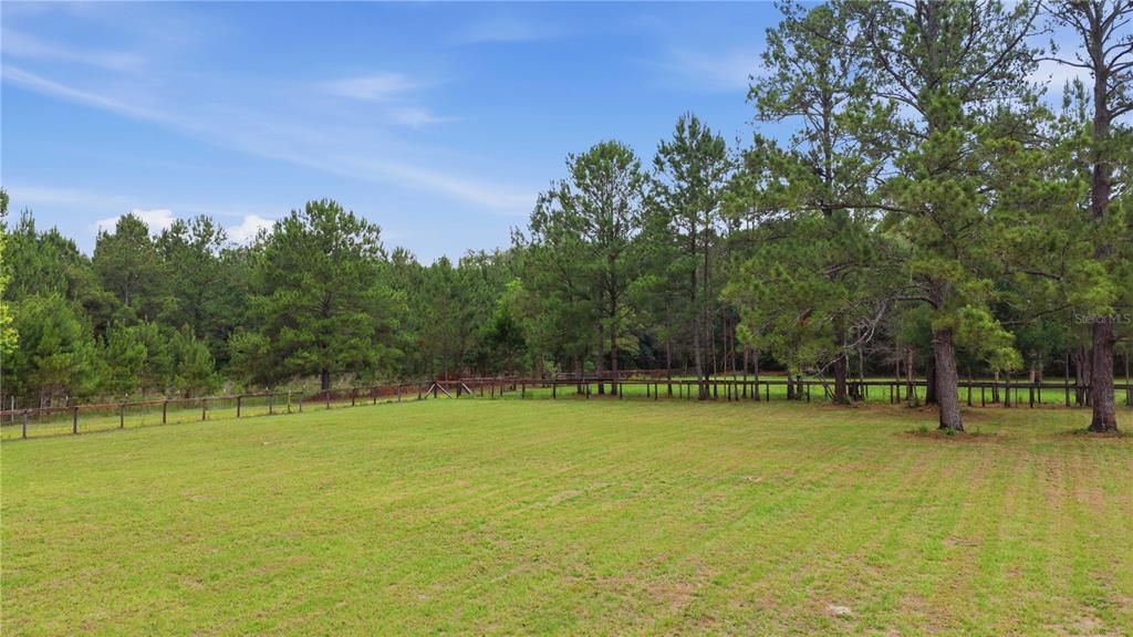На продажу: $575,000 (8.23 acres)