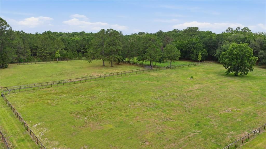 На продажу: $575,000 (8.23 acres)