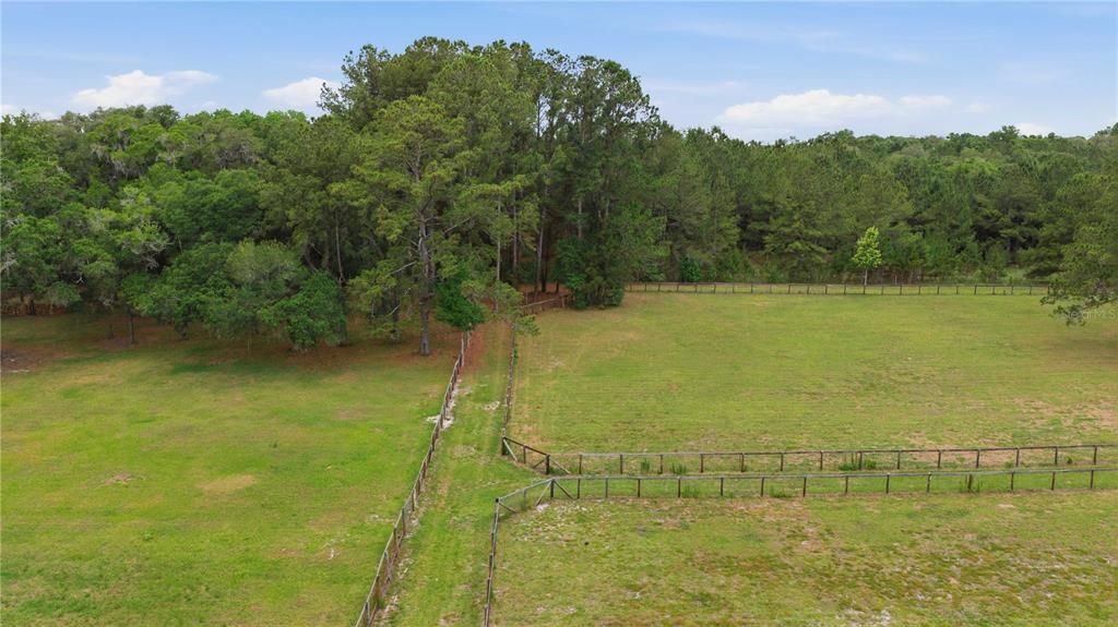 На продажу: $575,000 (8.23 acres)