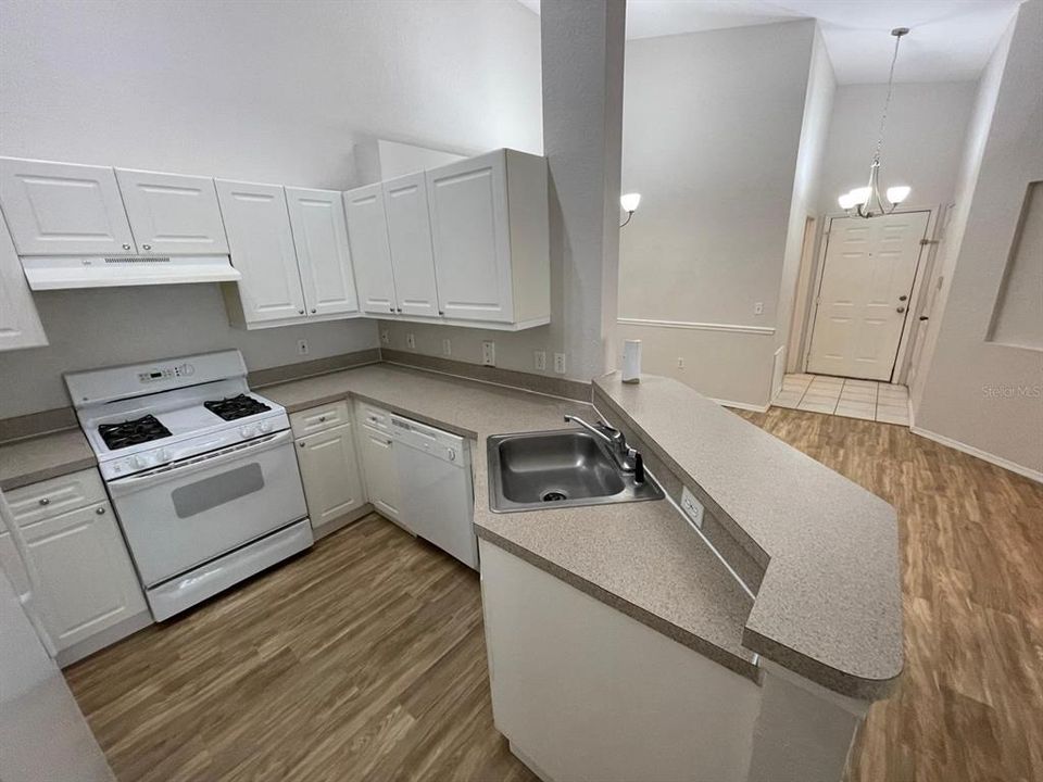 В аренду: $1,800 (3 спален, 2 ванн, 1431 Квадратных фут)