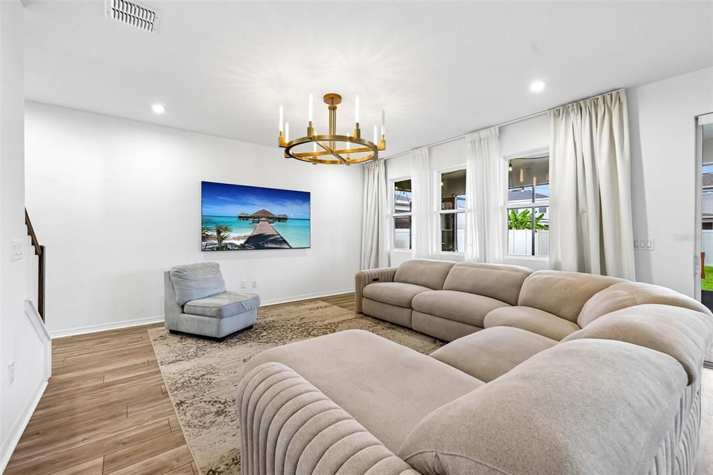 For Sale: $600,000 (4 beds, 2 baths, 2373 Square Feet)