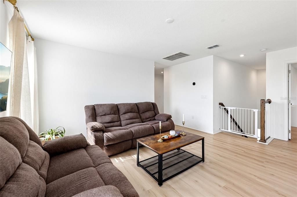 For Sale: $600,000 (4 beds, 2 baths, 2373 Square Feet)