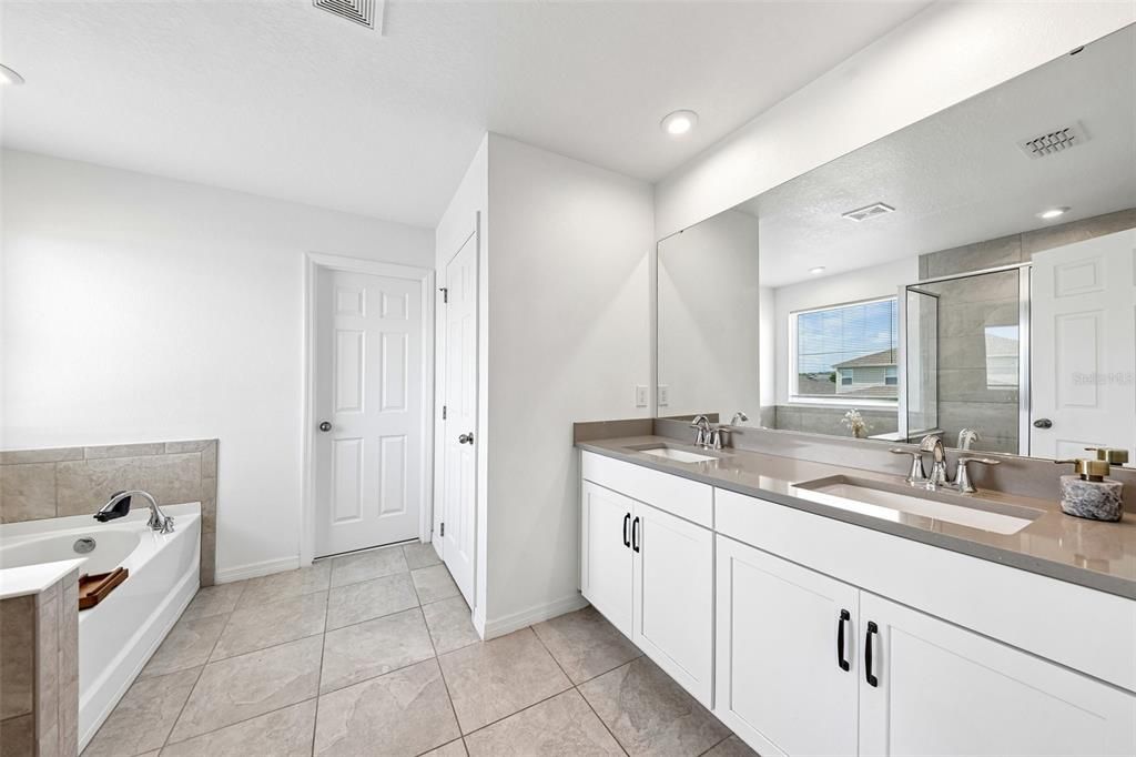 For Sale: $600,000 (4 beds, 2 baths, 2373 Square Feet)