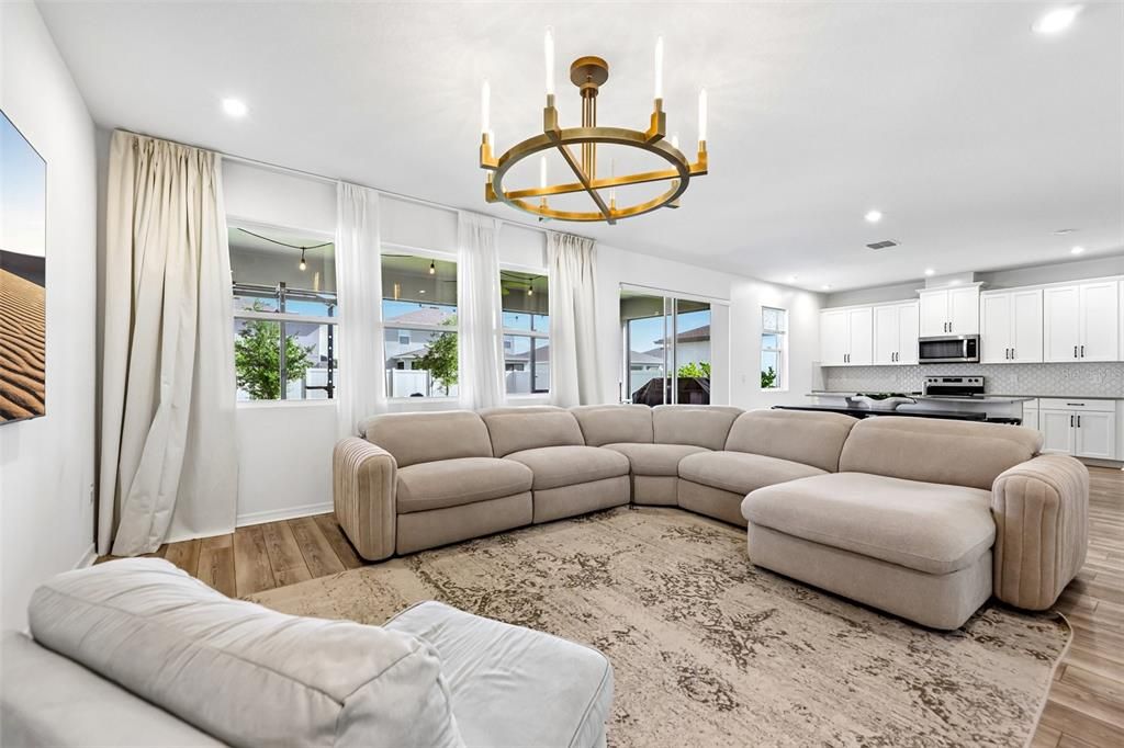 For Sale: $600,000 (4 beds, 2 baths, 2373 Square Feet)