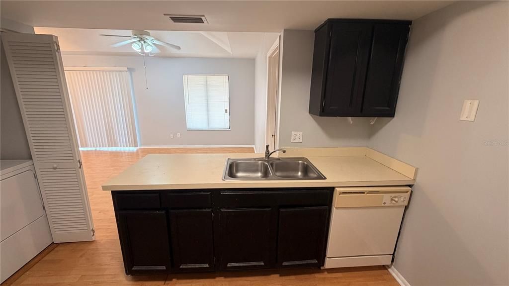 В аренду: $1,450 (2 спален, 2 ванн, 963 Квадратных фут)