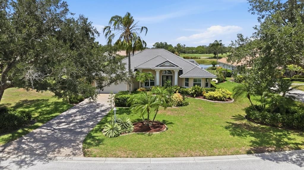 For Sale: $999,000 (3 beds, 2 baths, 2521 Square Feet)