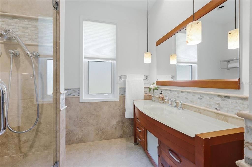 For Sale: $999,000 (3 beds, 2 baths, 2521 Square Feet)