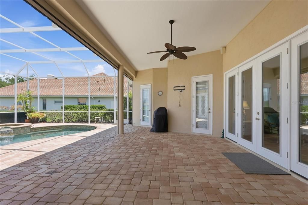 For Sale: $999,000 (3 beds, 2 baths, 2521 Square Feet)