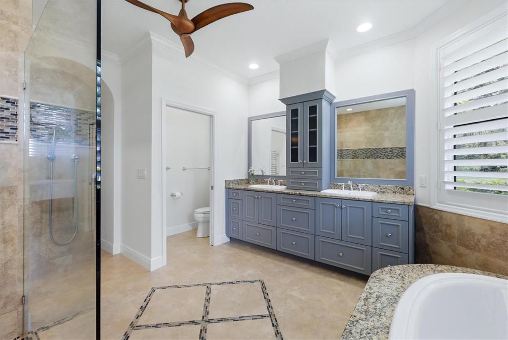 For Sale: $999,000 (3 beds, 2 baths, 2521 Square Feet)