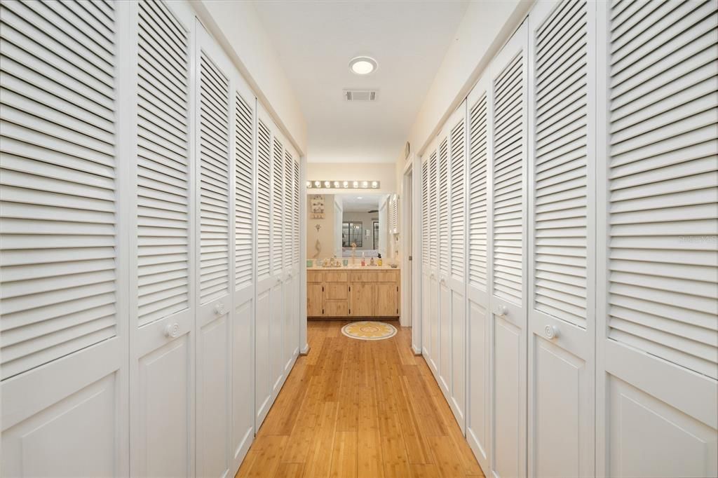Active With Contract: $189,000 (2 beds, 2 baths, 1410 Square Feet)