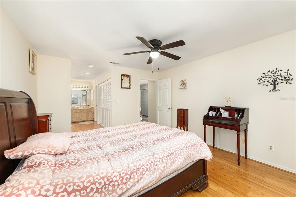 Active With Contract: $189,000 (2 beds, 2 baths, 1410 Square Feet)