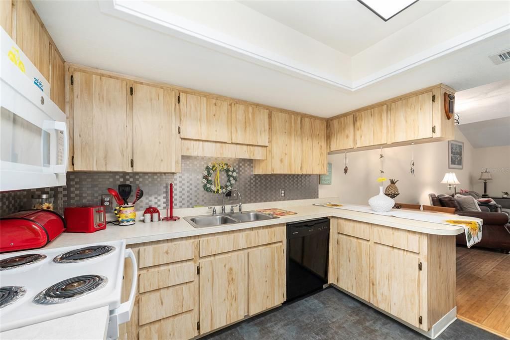 Active With Contract: $189,000 (2 beds, 2 baths, 1410 Square Feet)
